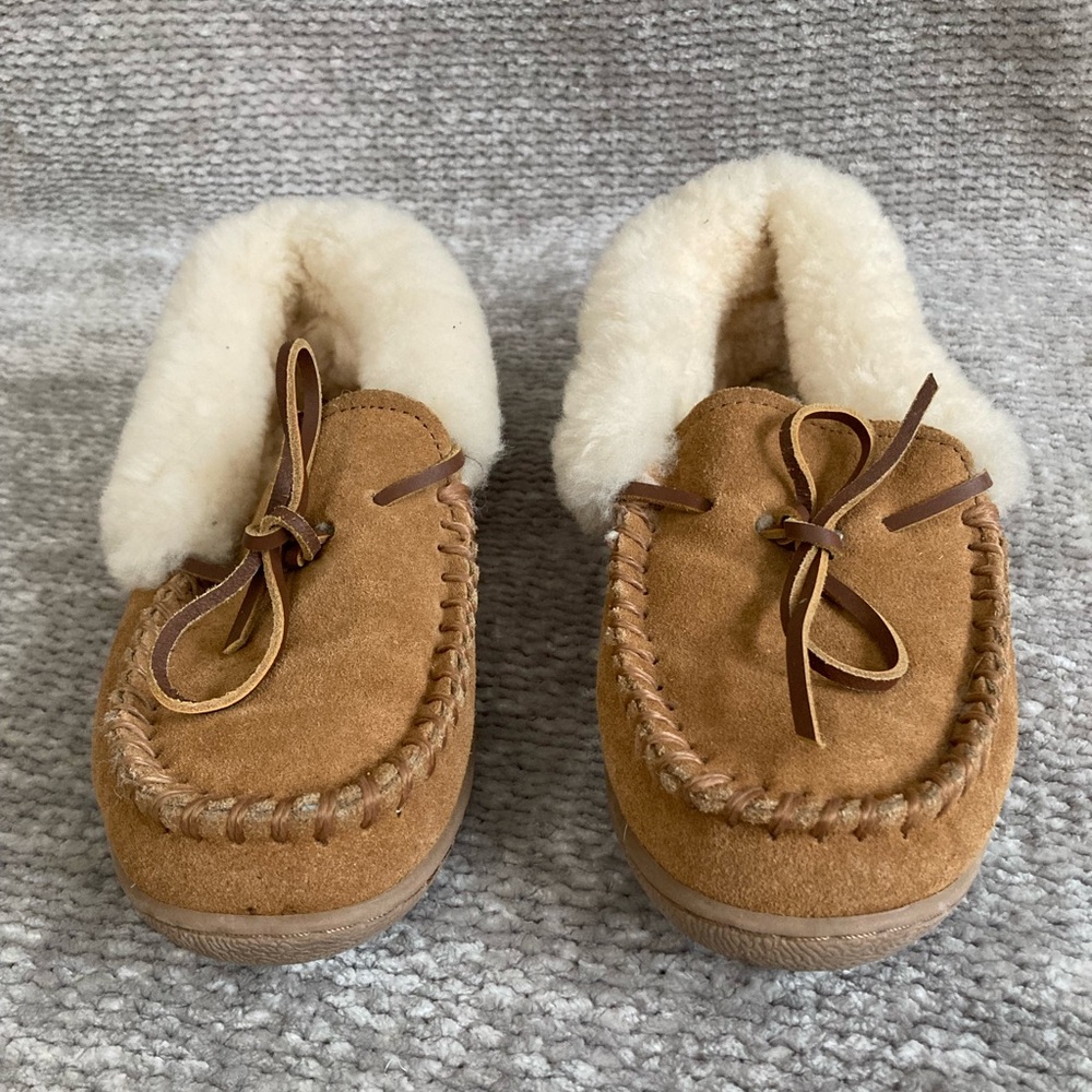 Eastern Mountain Sports Suede Moccasin Slippers Faux Fur Lined Size 7